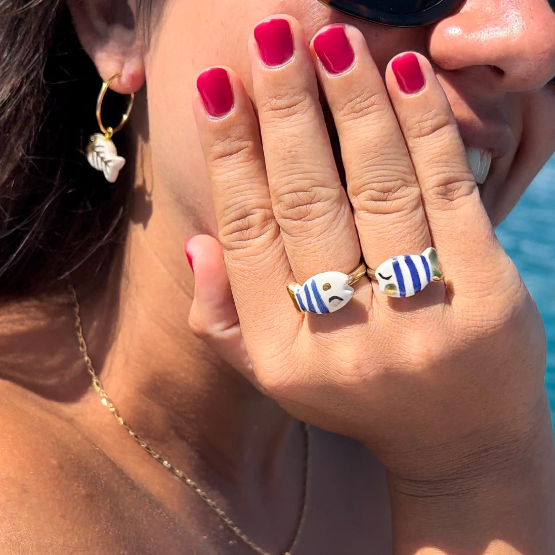 Anillo Pez estampado azul y dorado
