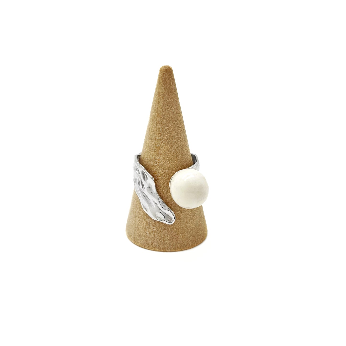 White sphere ring and gold tile