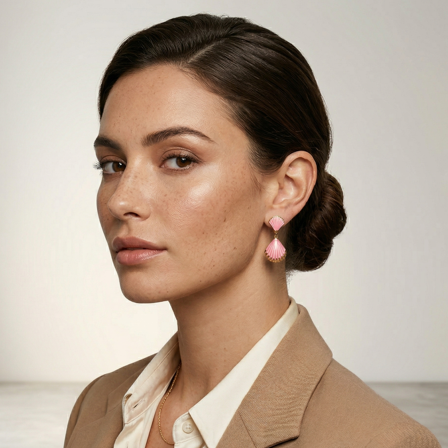 Pendientes de mayólica con flores azules y doradas