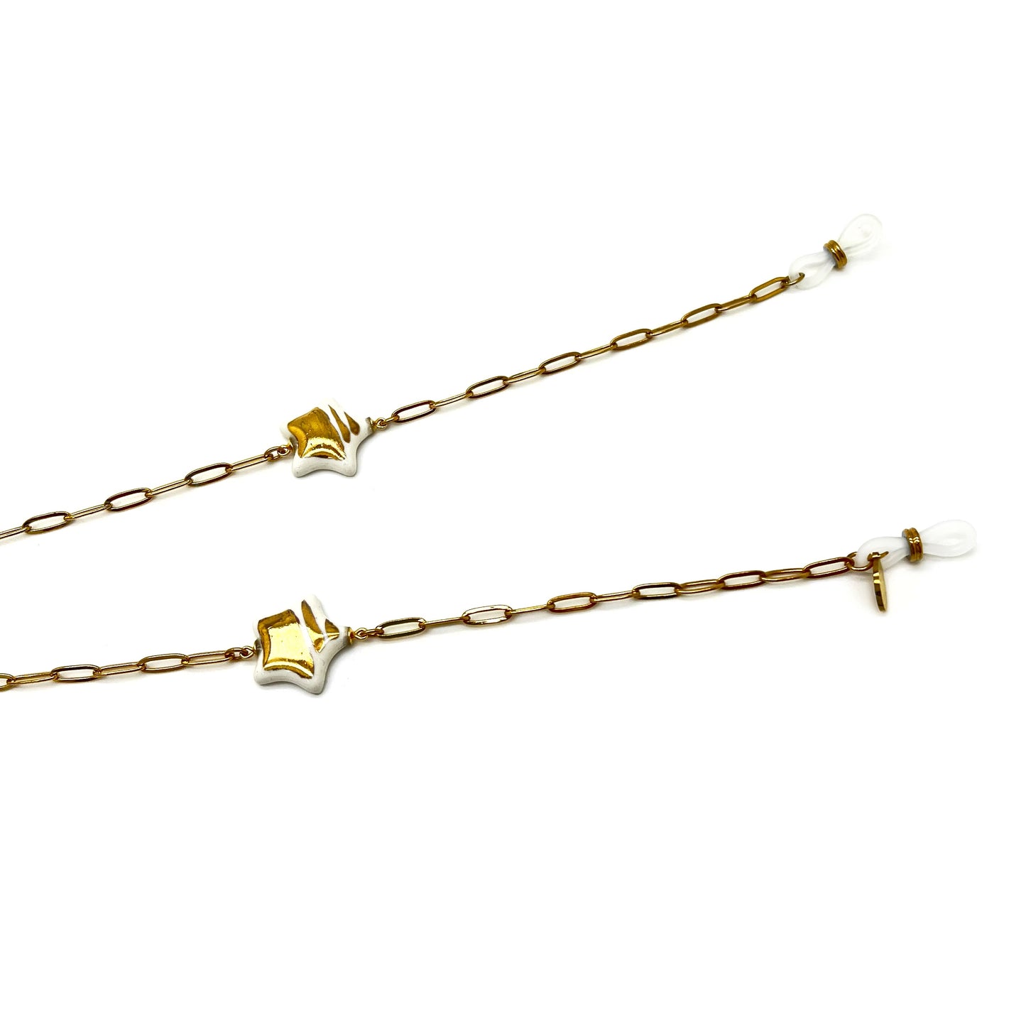 Cadena de gafas con estrellas doradas.