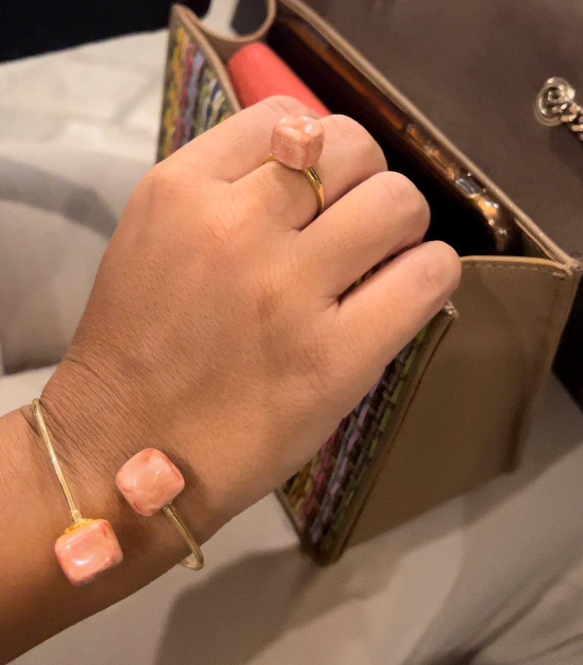 Cubo bangle in salmon pink ceramic