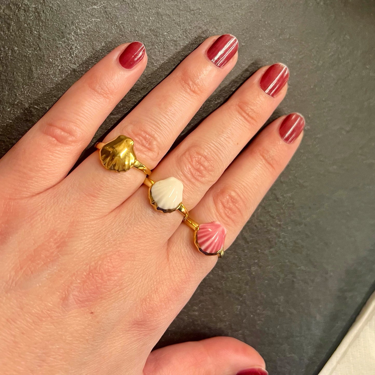 Anello conchiglia bianco e oro