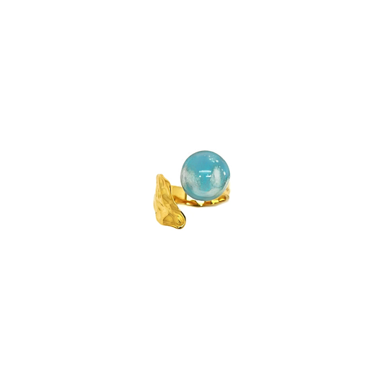 Anillo esfera blanca y teja dorada