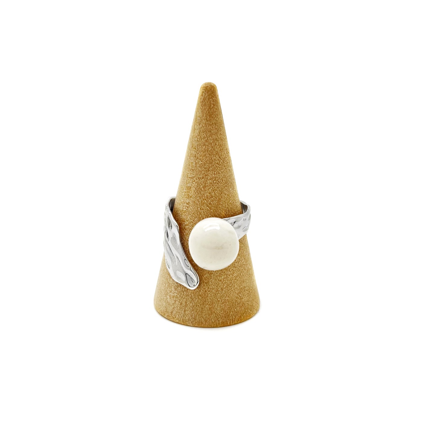 White sphere ring and gold tile