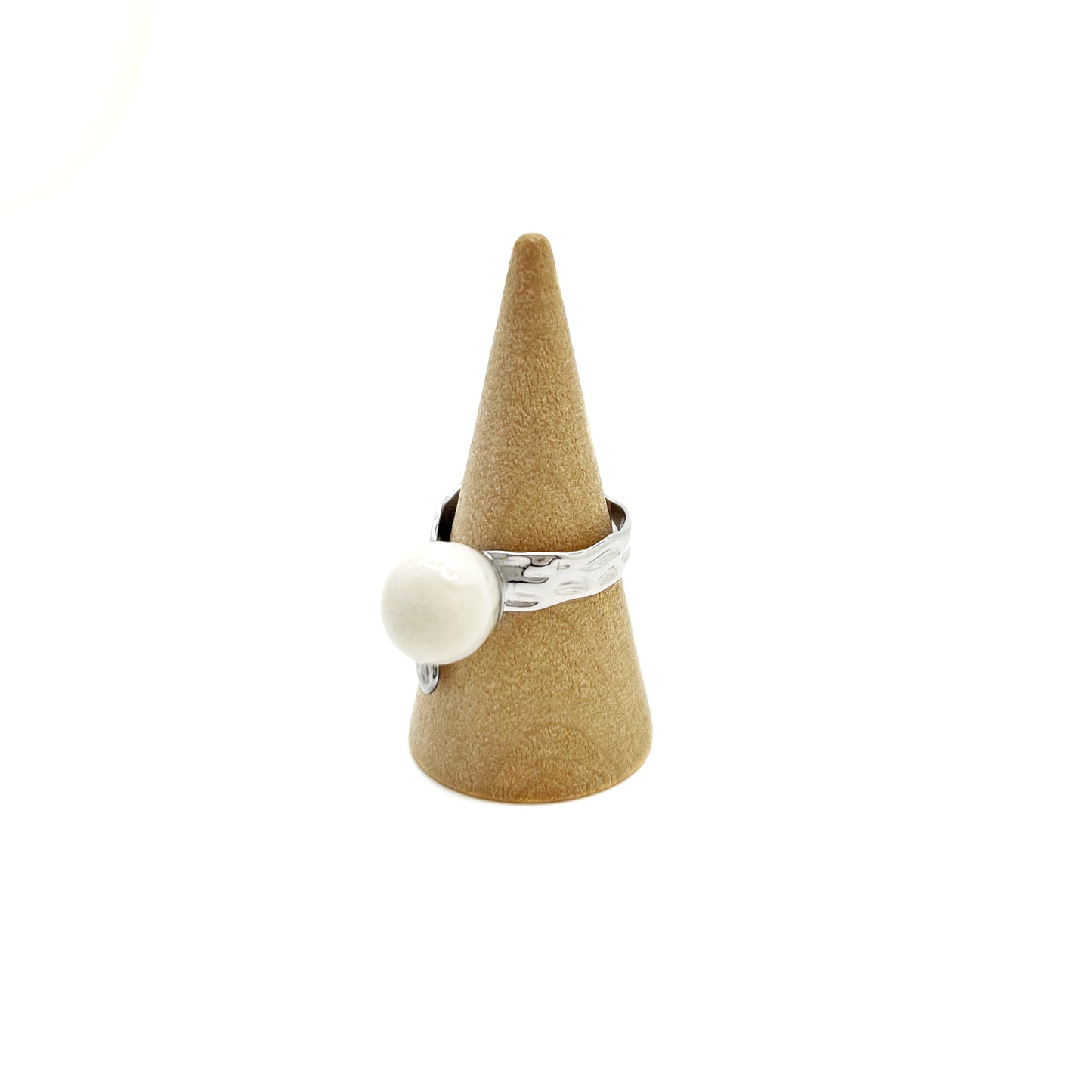 White sphere ring and gold tile