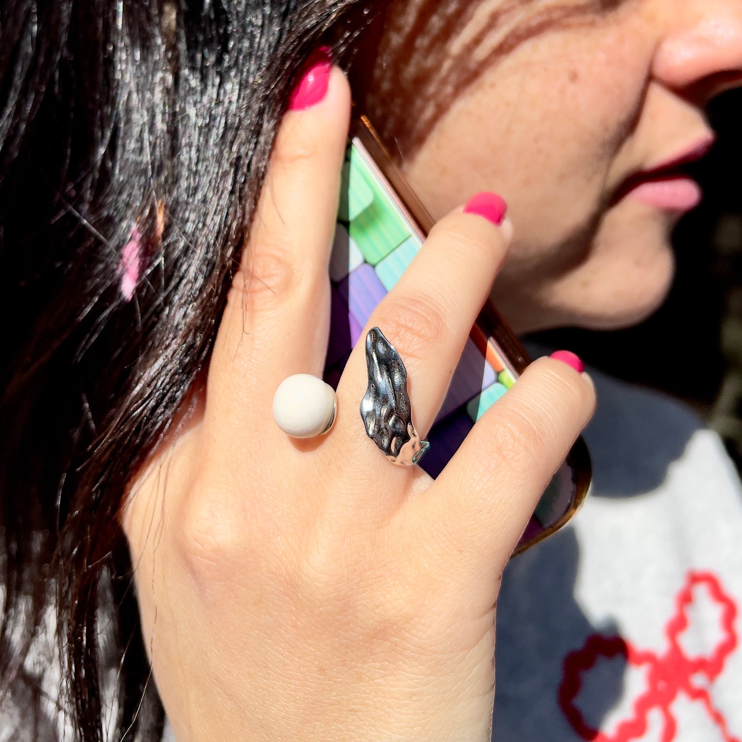 White sphere ring and gold tile